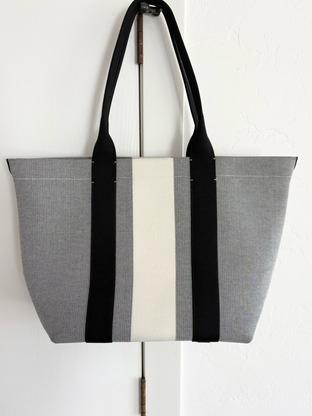 Rothy's Essential Tote in Grey Mist - Picture 3 of 16